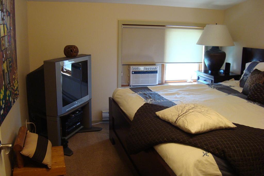 Ypc Fitness & Accomodations Invermere Dış mekan fotoğraf