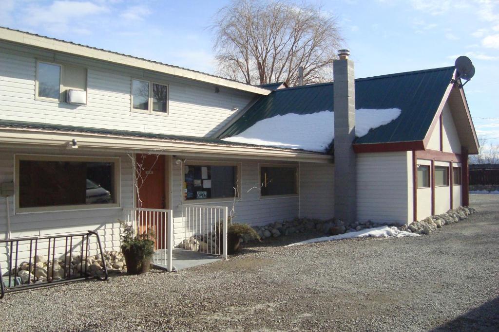 Ypc Fitness & Accomodations Invermere Dış mekan fotoğraf