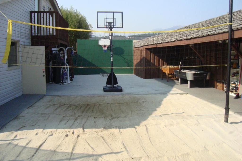 Ypc Fitness & Accomodations Invermere Dış mekan fotoğraf
