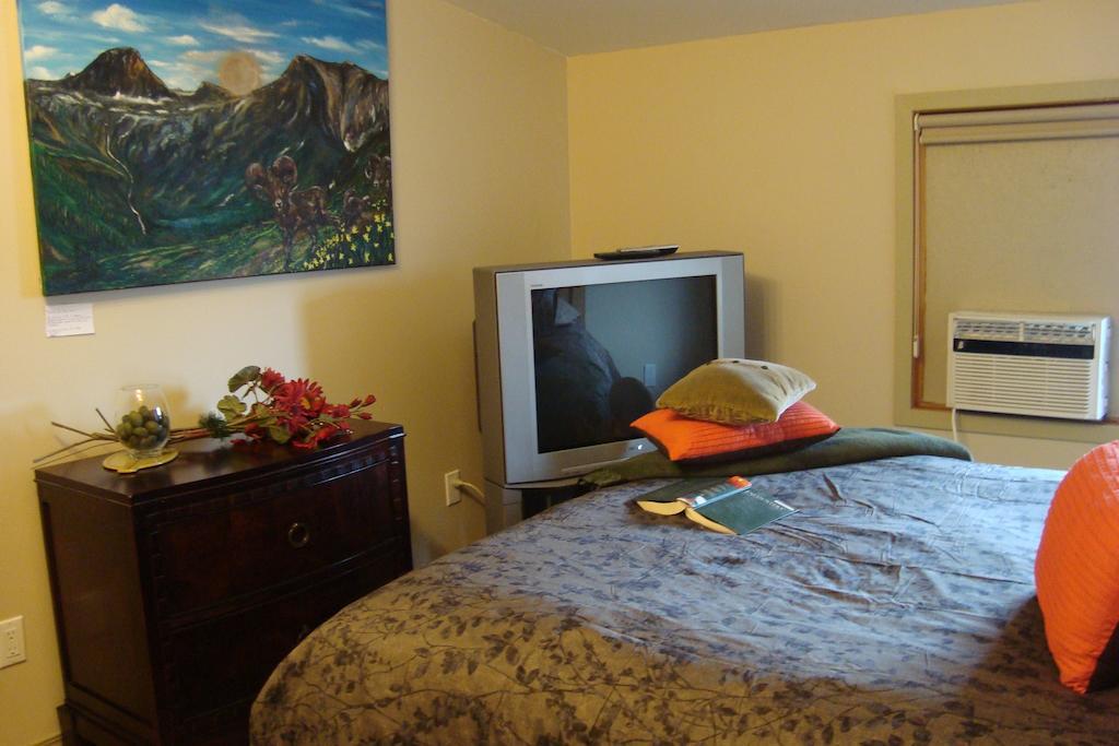 Ypc Fitness & Accomodations Invermere Oda fotoğraf