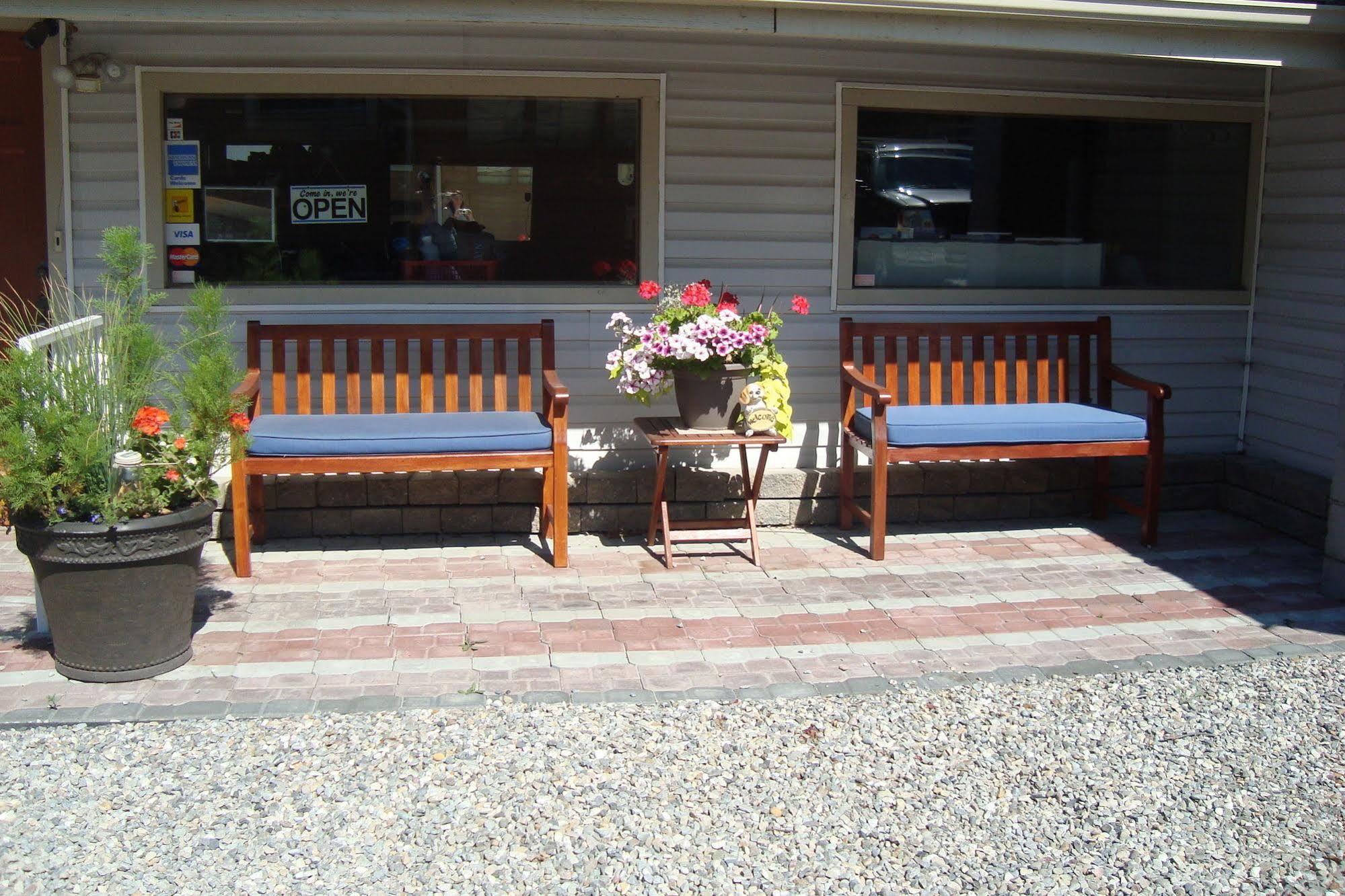 Ypc Fitness & Accomodations Invermere Dış mekan fotoğraf