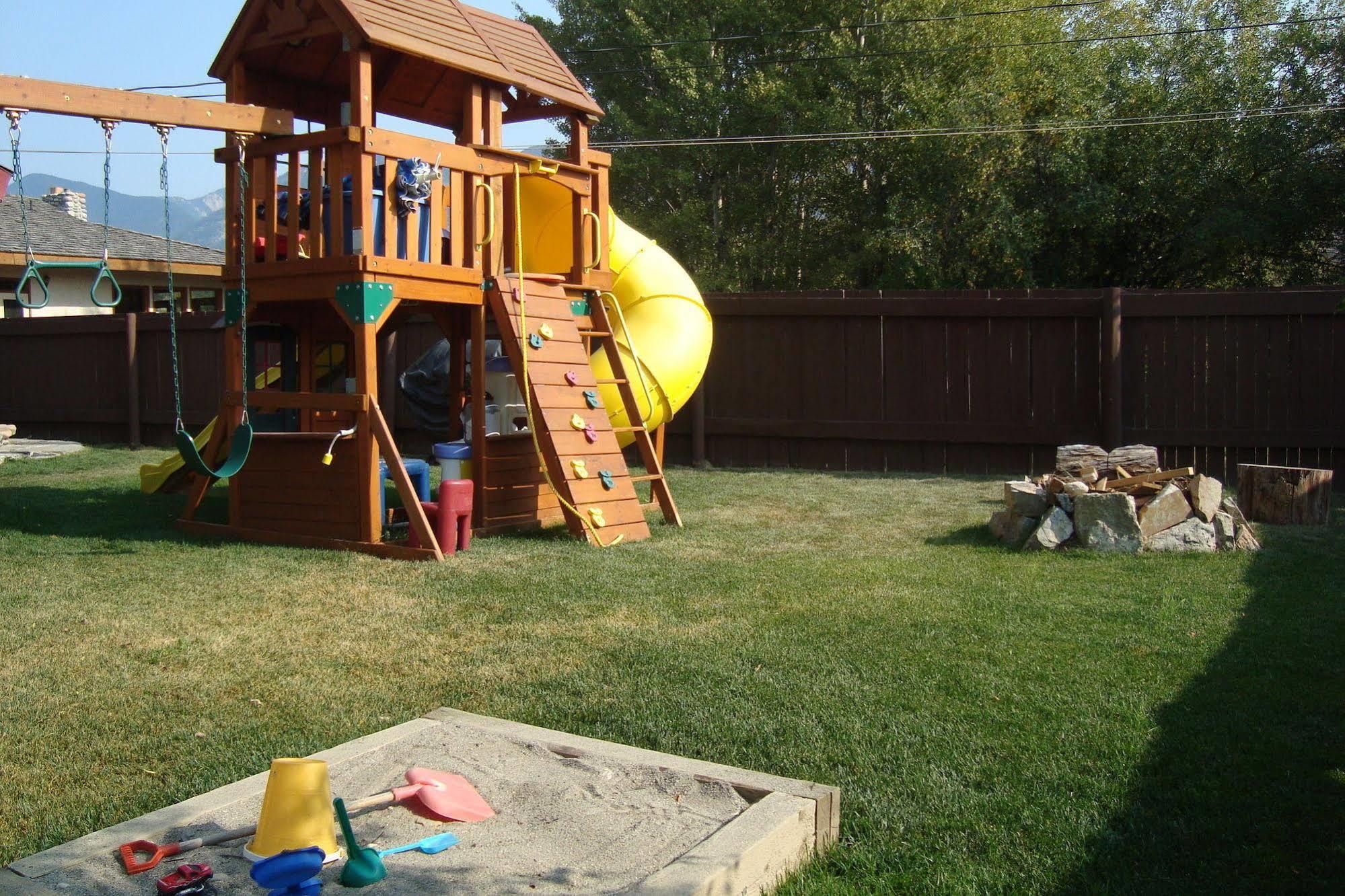 Ypc Fitness & Accomodations Invermere Dış mekan fotoğraf